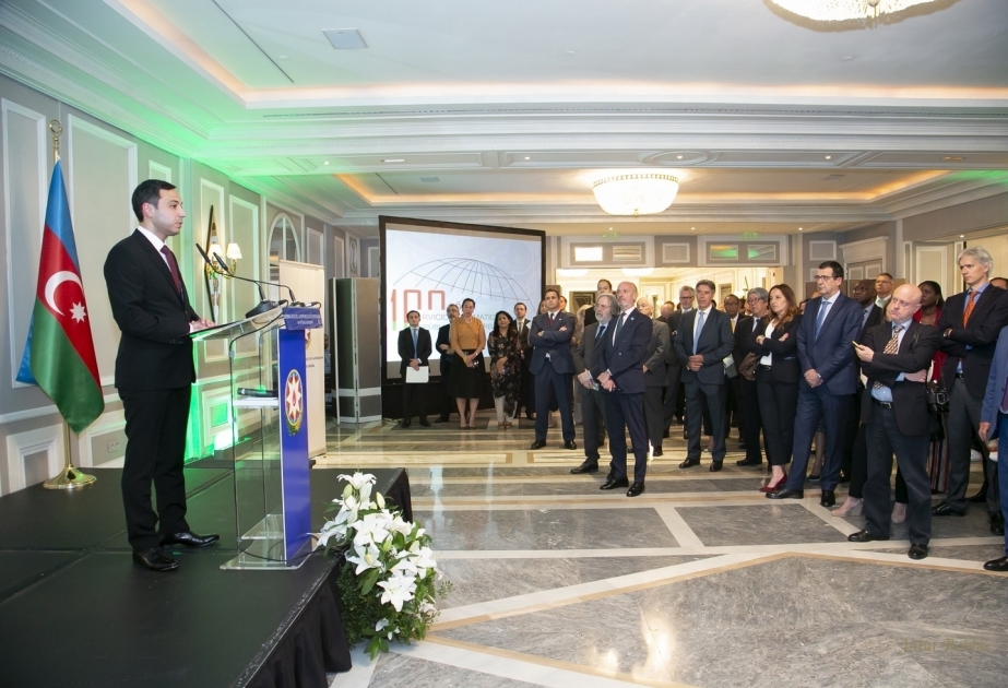 Recepción oficial en Madrid con motivo del Día de la República y el centenario del servicio diplomático de Azerbaiyán