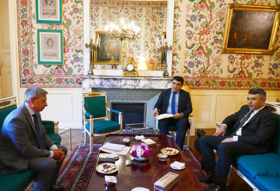 Ministro de Agricultura de Azerbaiyán sostiene un encuentro con el prefecto de la región de Aquitania en Francia