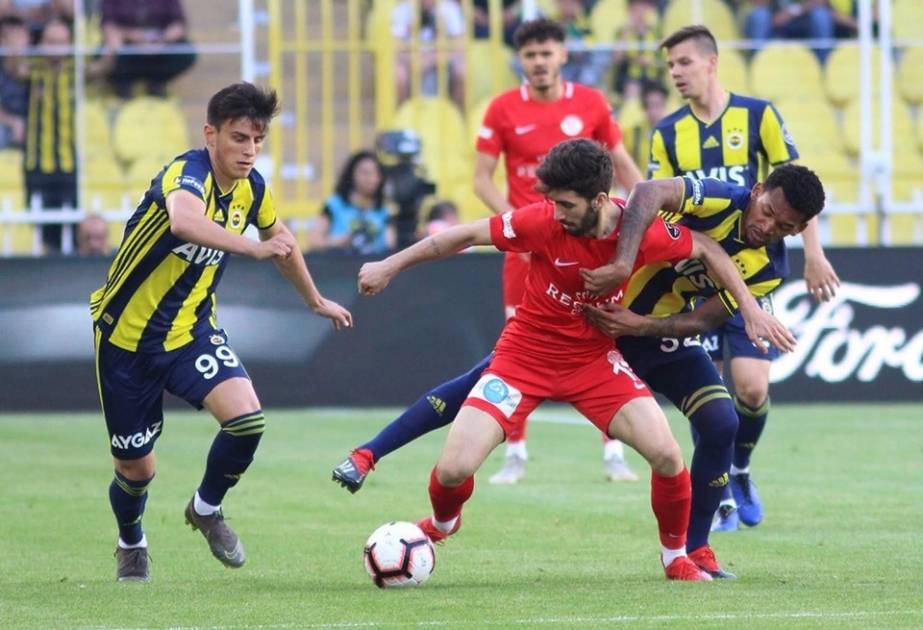 Son turda "Antalyaspor"u məğlub edən "Fənərbağça" altıncı pilləyə yüksəlib
