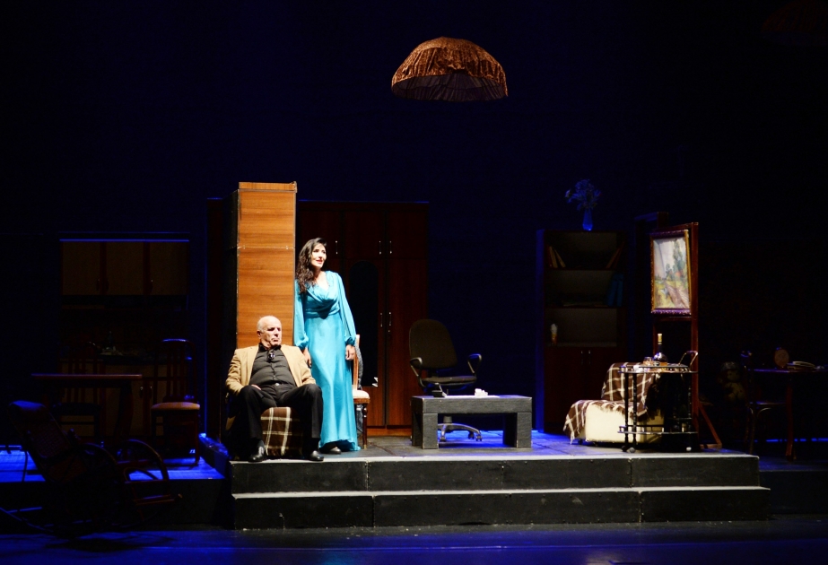 Milli Dram Teatrı “Boy çiçəyi və ya sən həmişə mənimləsən” tamaşasını təqdim edib