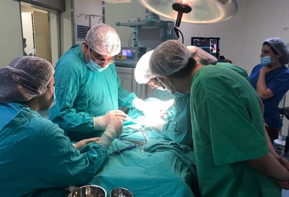ATU-nun Tədris Cərrahiyyə Klinikasının həkimləri bir kiloqram çəki ilə doğulan körpəni ekstremal vəziyyətdən çıxarıblar