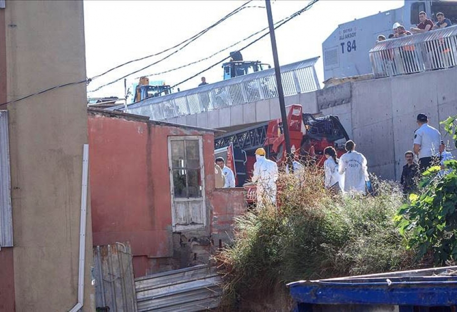 İstanbulda baş vermiş yanğın nəticəsində iki nəfər həlak olub