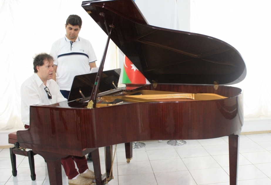 Tanınmış pianoçu Yuri Boqdanov Bakıda çıxış edib