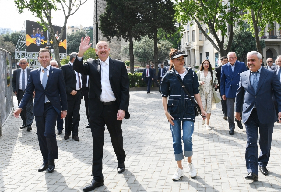 Präsident Ilham Aliyev promeniert durch Küsten-Nationalpark VIDEO