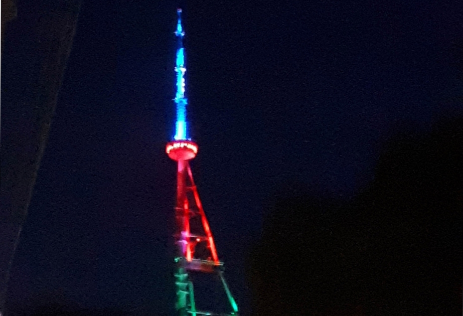 第比利斯电视塔变成阿塞拜疆国旗颜色