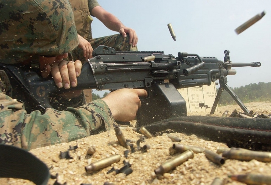 Feindliche Einheiten halten Positionen der aserbaidschanischen Armee weiter unter Beschuß