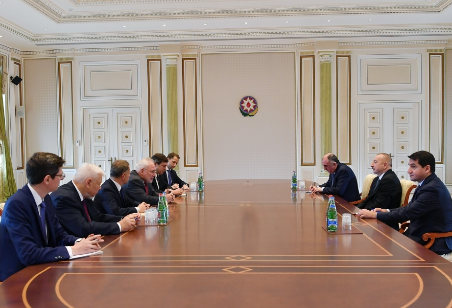 الرئيس إلهام علييف يلتقي المندوبين المشاركين في رئاسة مجموعة منسك