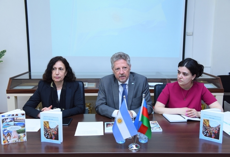 La presentación de los libros sobre Argentina en la Universidad de Lenguas de Azerbaiyán