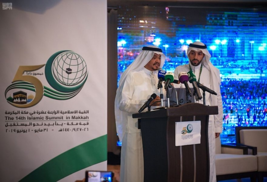 وزير الحج والعمرة يستعرض برنامج خدمة ضيوف الرحمن بـ130 مبادرة