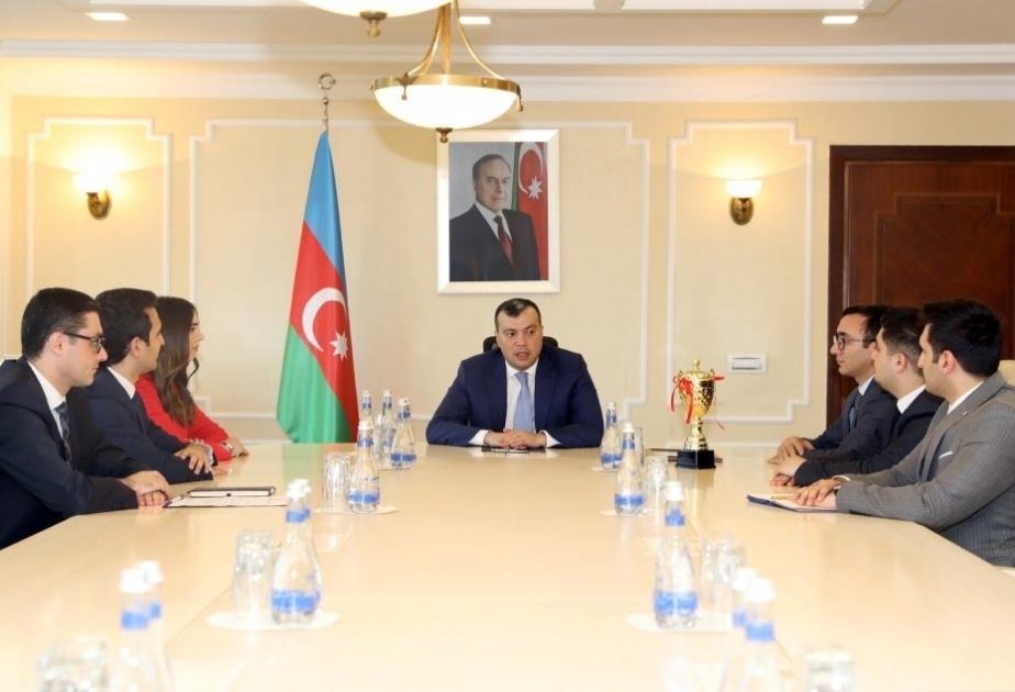 Əmək və Əhalinin Sosial Müdafiəsi naziri “Breyn-rinq” intellektual bilik yarışının qalibləri ilə görüşüb
