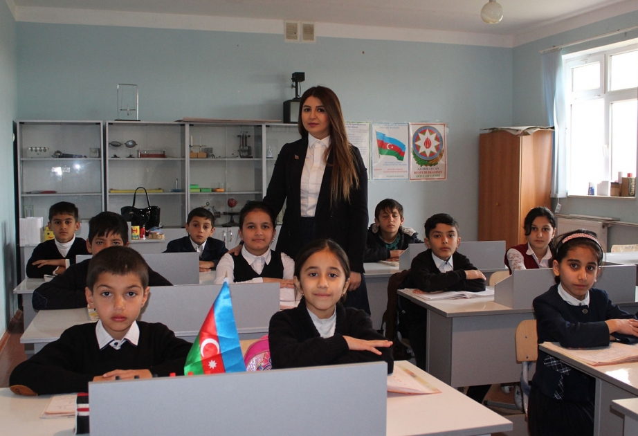 “Bizim müəllim” layihəsi bu dəfə Laçın rayonu Taxtakörpü qəsəbə tam orta məktəbin müəllimini təqdim edir