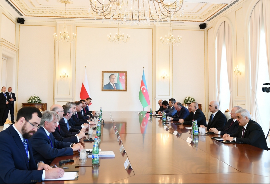 Les présidents azerbaïdjanais et polonais ont eu un entretien élargi aux délégations VIDEO