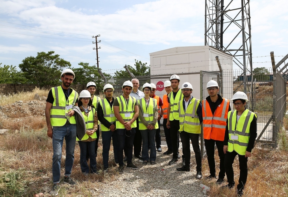 ®  Nar demonstrates power of mobile network to students
