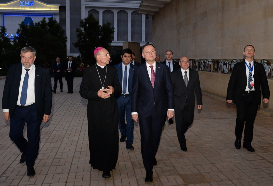 Prezident Andjey Duda Bakıda Müqəddəs Məryəm Katolik Kilsəsini ziyarət edib