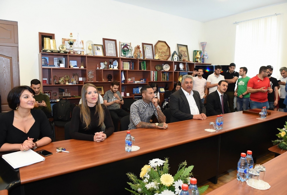 Gənclər və İdman Nazirliyində “Beşiktaş”ın portuqaliyalı futbolçusu Rikardu Quarejma ilə görüş keçirilib