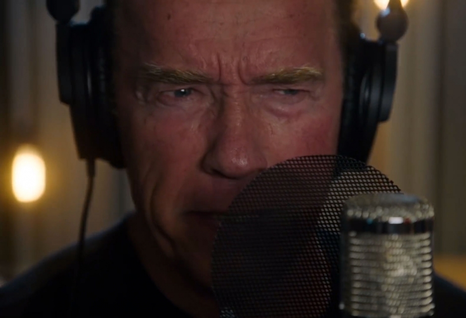 Arnold Schwarzenegger rapea por un admirable motivo en “Pump It Up