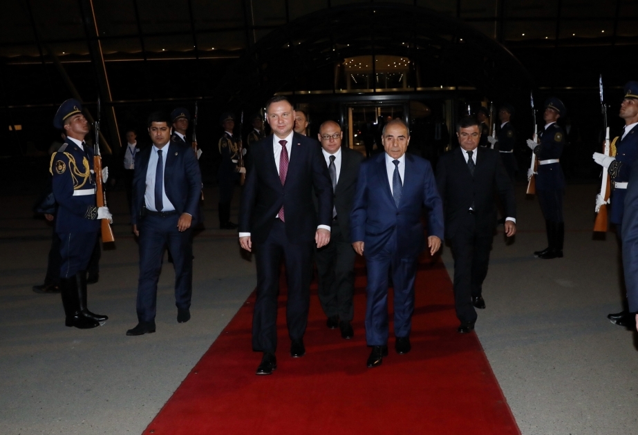 波兰总统安杰伊·杜达结束对阿塞拜疆的正式访问