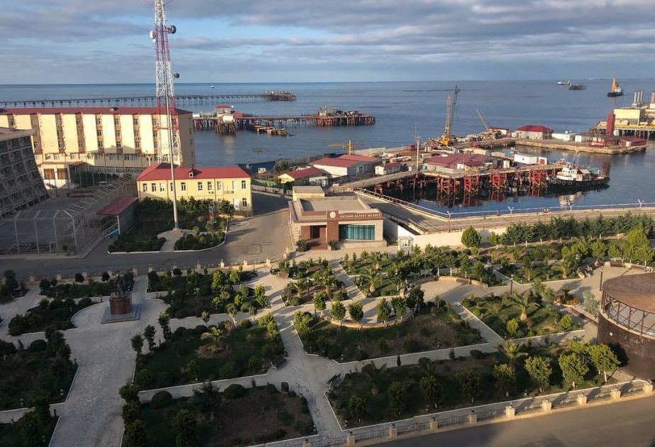 ¿Sabéis qué “Neft Dashlarí”-la primera ciudad del mundo en montantes en mar abierto se encuentra en Azerbaiyán?
