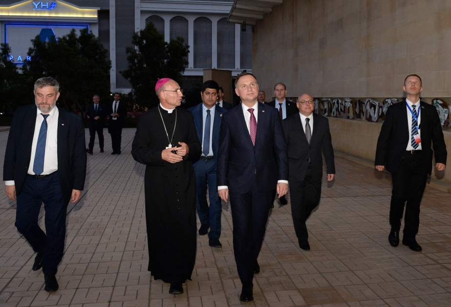 波兰总统安德烈·杜达访问圣母玛利亚教堂