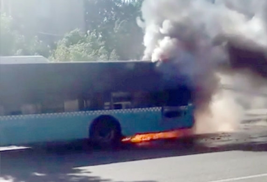 В центре Сумгайыте загорелся пассажирский автобус