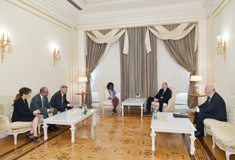 Präsident Ilham Aliyev empfängt Regionaldirektorin der Weltbank für Südkaukasus VIDEO