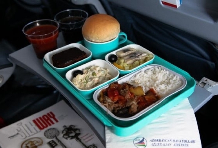“AZAL“ ist eine von drei Fluggesellschaften, die ihren Gästen köstlichstes Essen anbieten