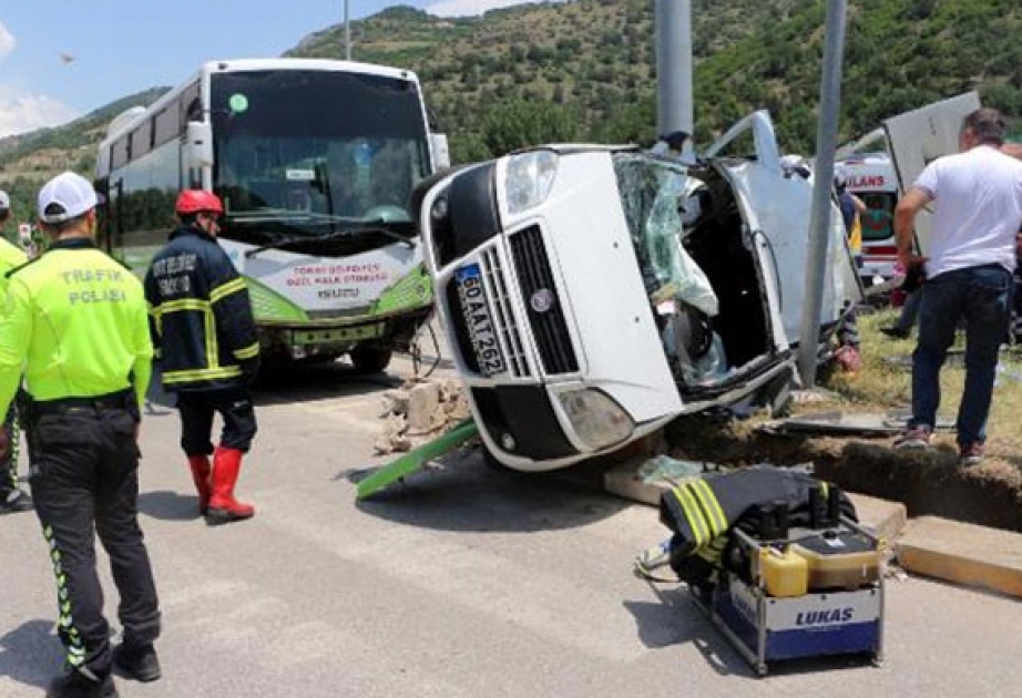 Türkiyədə son üç gündə baş verən yol qəzalarında 32 nəfər ölüb