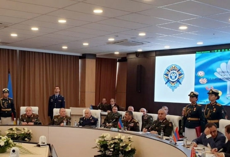 Zakir Hasanov participa en la reunión ordinaria del Consejo de Ministros de Defensa de la CEI