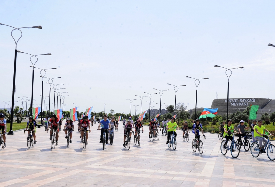 Bakú celebra el Día Mundial de la Bicicleta