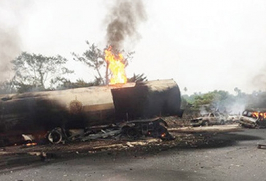 Nigeriyada yük maşını və sərnişin avtobusunun toqquşması nəticəsində 18 nəfər ölüb