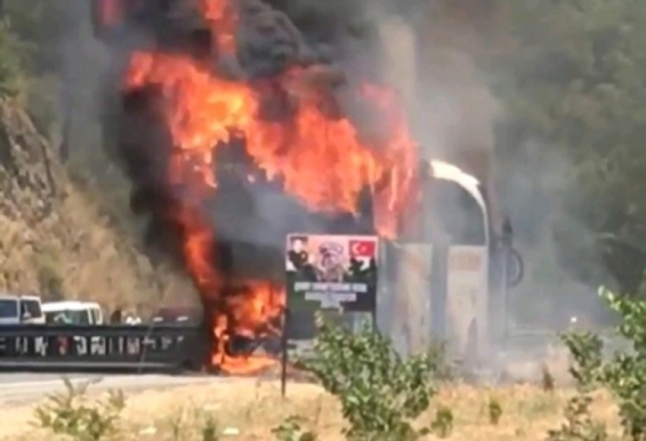 Türkiyədə sərnişinlə dolu avtobus yanıb