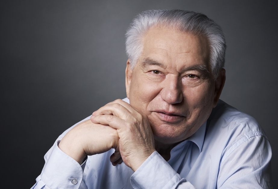 В Бишкеке почтили память Чингиза Айтматова