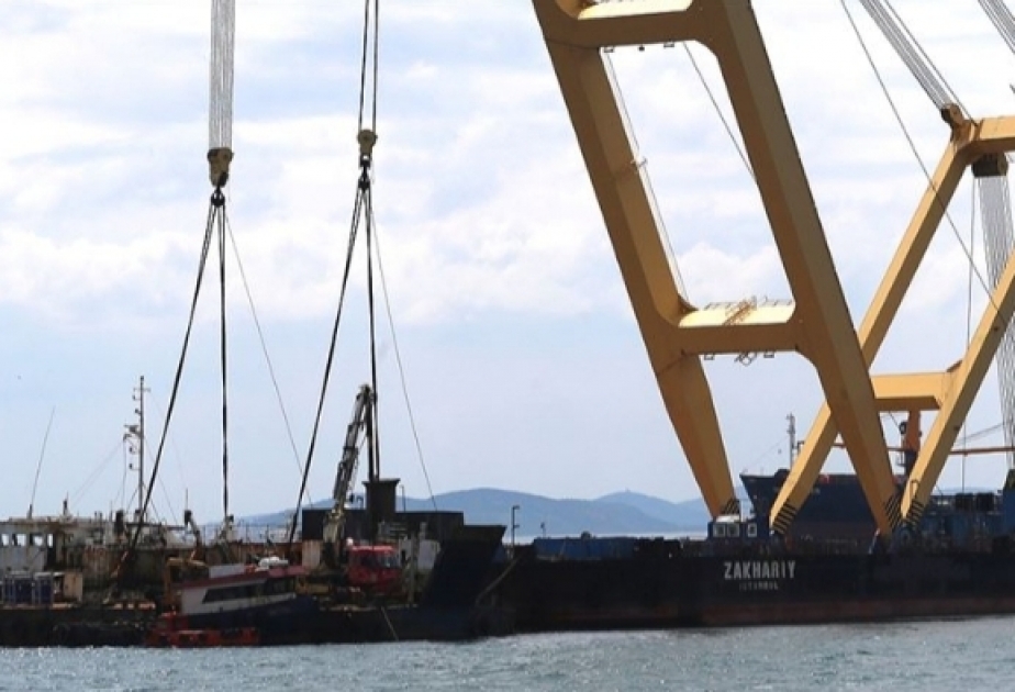 İki il əvvəl Marmara dənizində batan “Bereket” quru yük gəmisi sudan çıxarılır