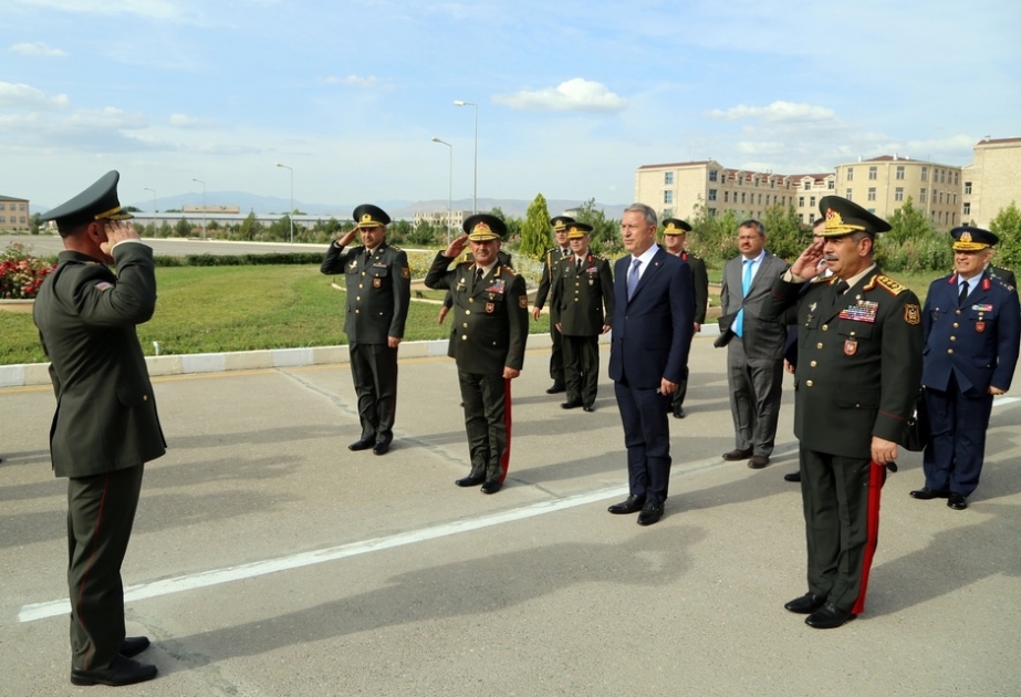 Azərbaycanın və Türkiyənin müdafiə nazirləri Naxçıvanda təlim-tədris mərkəzini və Heydər Əliyev adına Hərbi Liseyi ziyarət ediblər