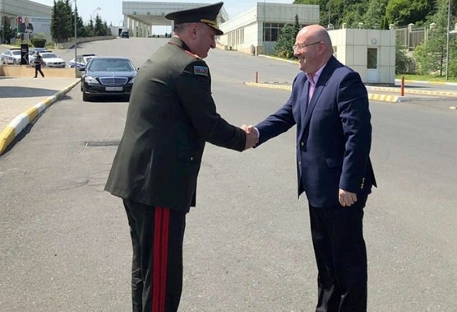 وصول وزير الدفاع الجورجي إلى أذربيجان