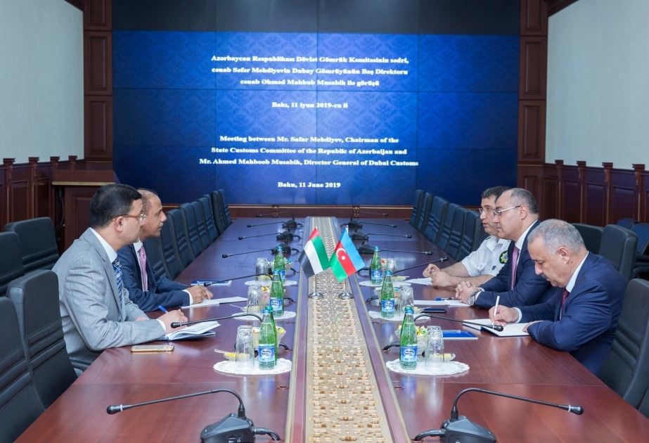 بحث دور الجمارك في توسيع التعاون التجاري بين أذربيجان والإمارات