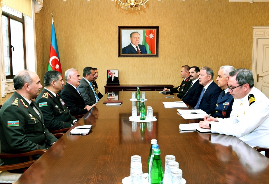 Türkischer Verteidigungsminister zu Gesprächen in Nachitschewan