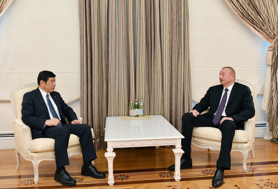Entretien du président Ilham Aliyev avec le secrétaire général de l'Organisation mondiale des douanes VIDEO