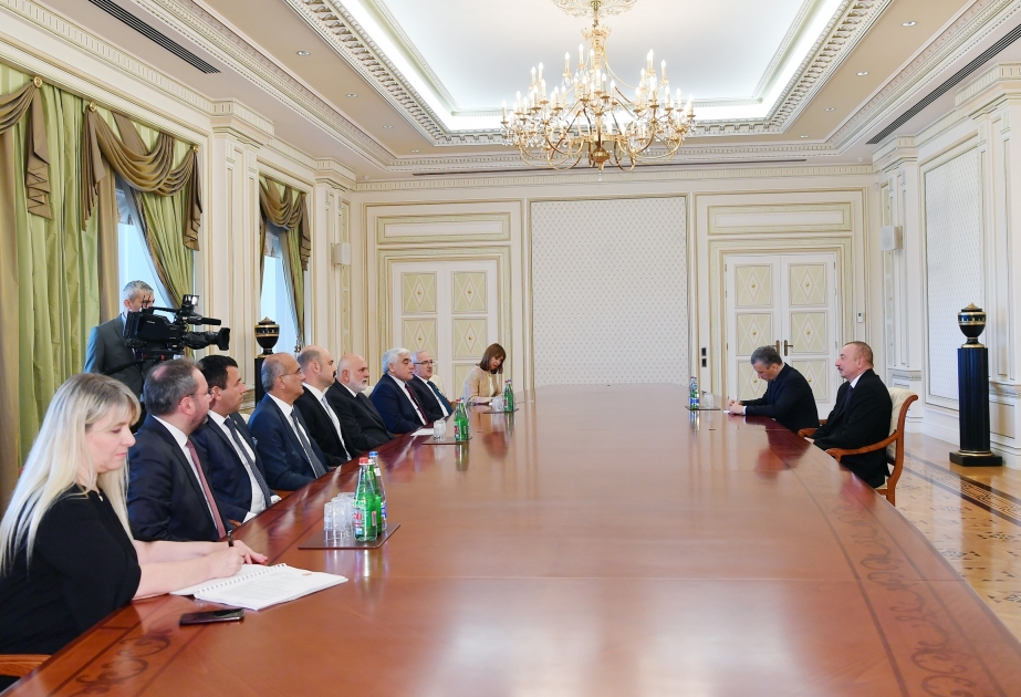 Präsident Ilham Aliyev empfängt türkische Delegation VIDEO