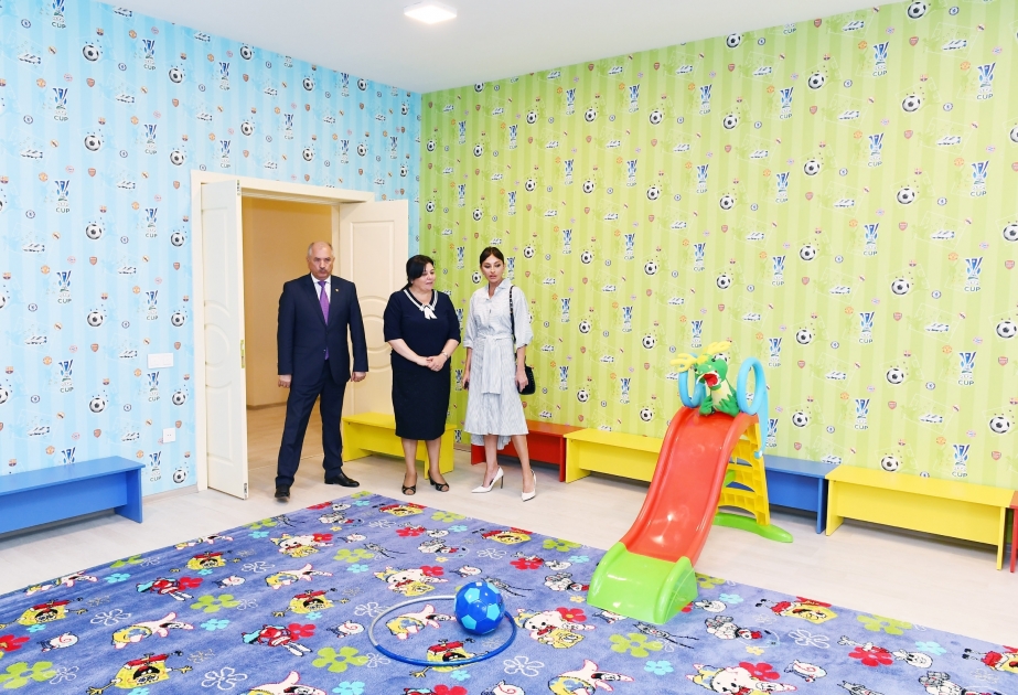 Erste Vizepräsidentin Mehriban Aliyeva weiht neu gebaute Kindereinrichtung in Baku ein