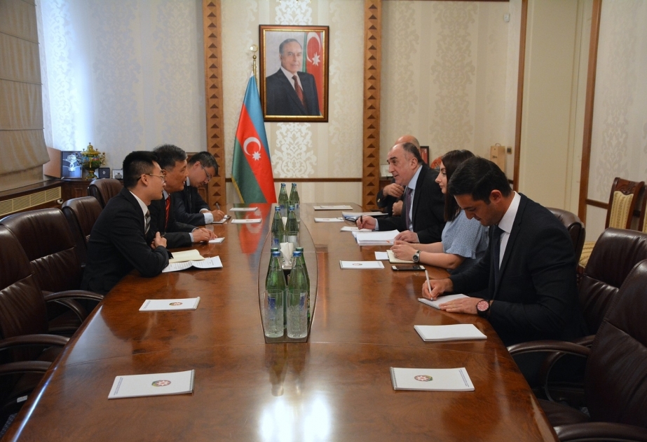 Embajador de China en Azerbaiyán concluye su misión diplomática
