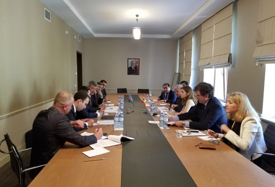 Se celebraron consultas políticas entre los cancilleres de Azerbaiyán y España