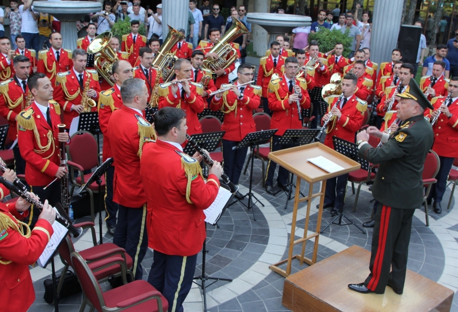 Actuaciones conjuntas de orquestas militares azerbaiyanas y británicas