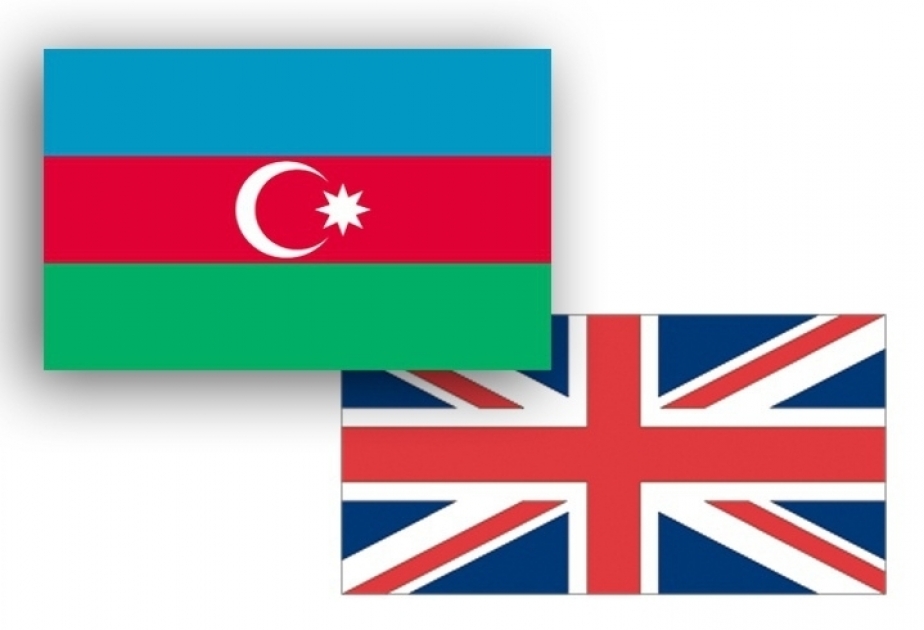 阿塞拜疆和英国军乐团在巴库带来表演