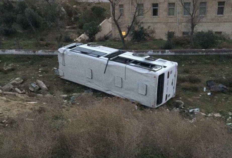Gürcüstanda turistləri daşıyan avtobus qəzaya uğrayıb