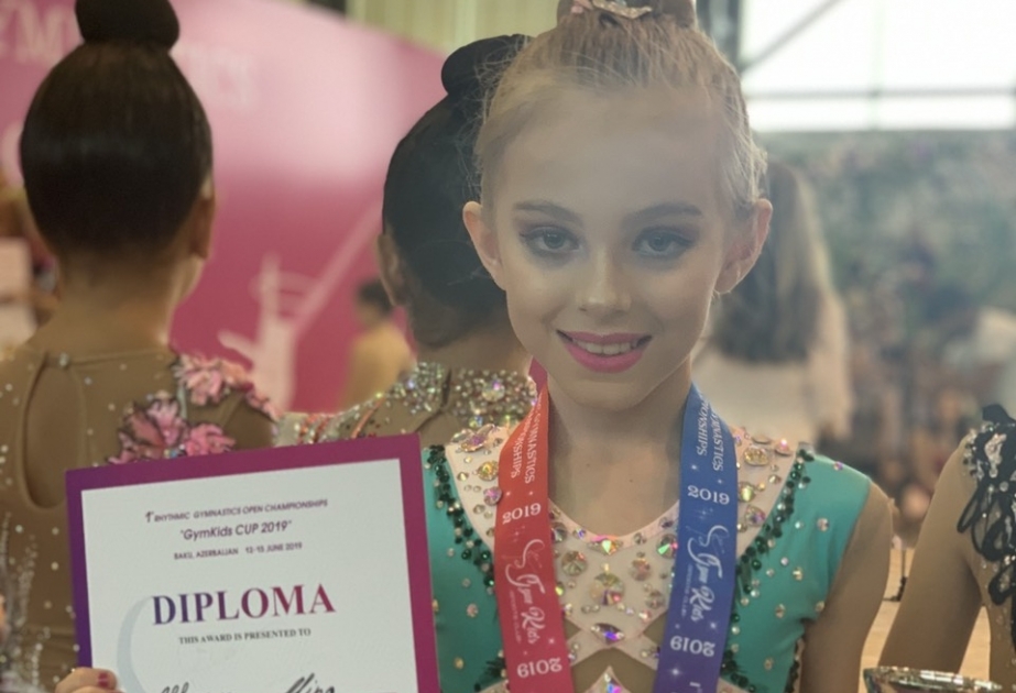Doqquz yaşlı gimnast Mina Abbasova bu dəfə doğma Bakıda qızıl medal qazanıb