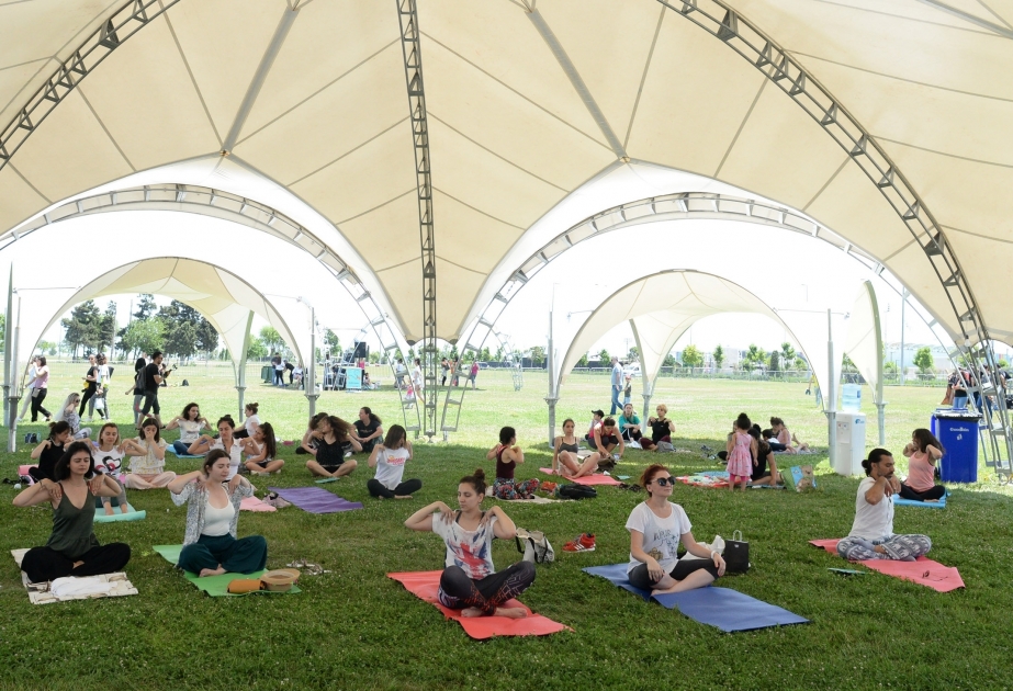 Festival de “Yoga y Salud” se celebra en Bakú