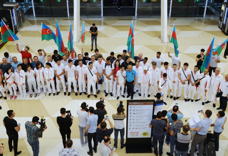 Deportistas de Azerbaiyán parten rumbo a Minsk