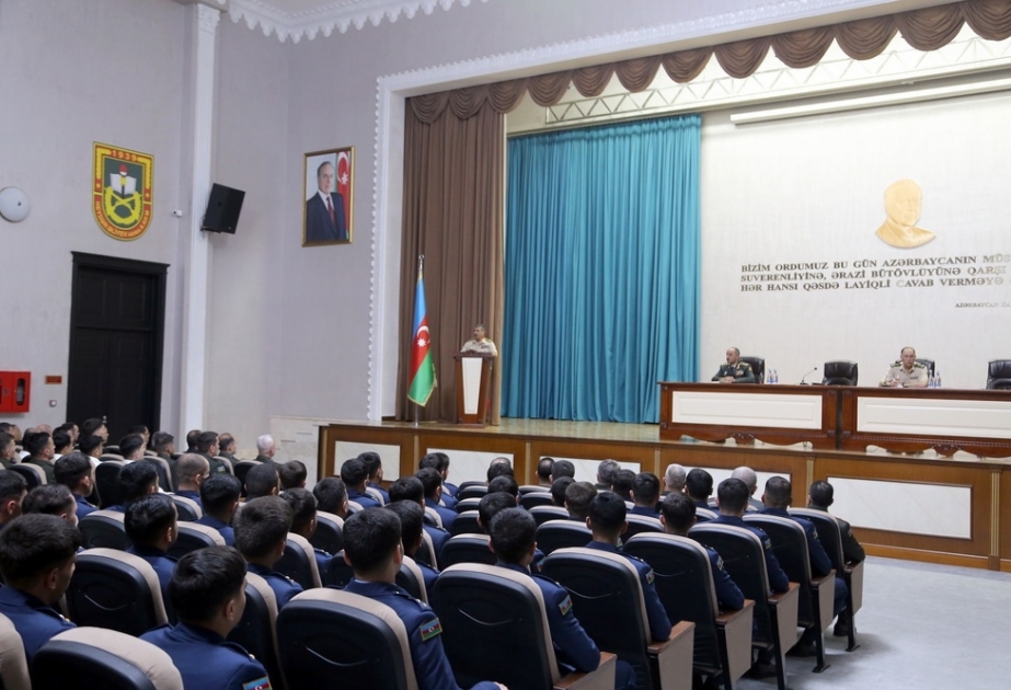 Müdafiə naziri: Tabeliyinizdə olan şəxsi heyəti Vətənə sevgi və düşmənə nifrət ruhunda tərbiyə etməlisiniz