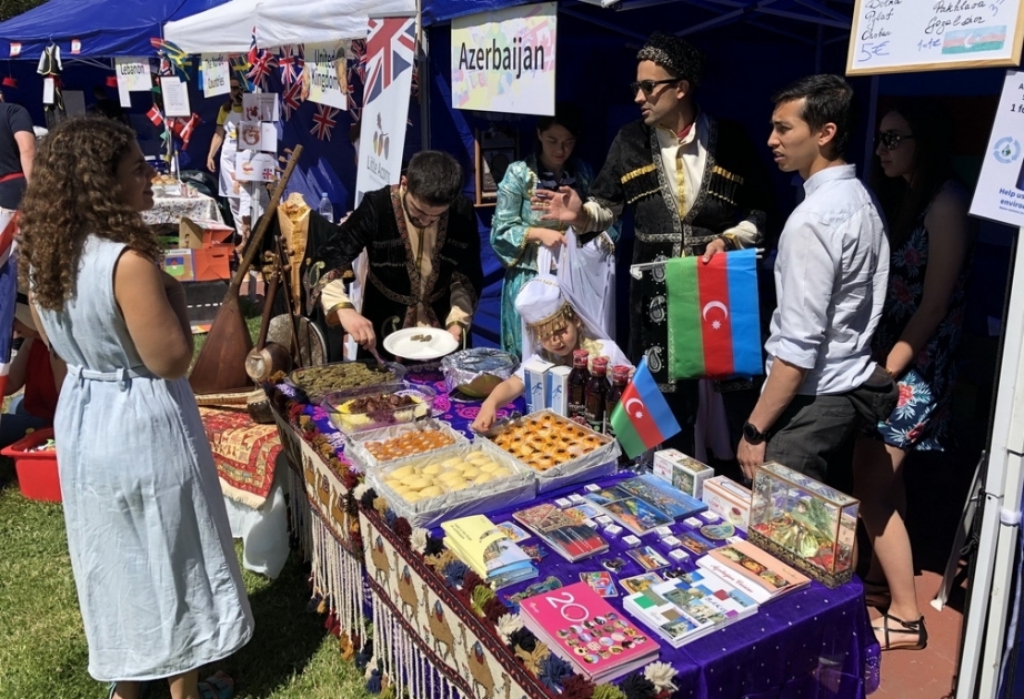 Azerbaiyán está representado en el evento benéfico internacional en Madrid